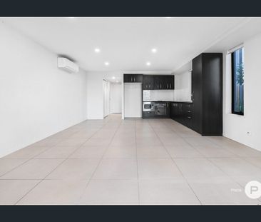 Modern two-bedroom apartment in pet-friendly complex - Photo 2