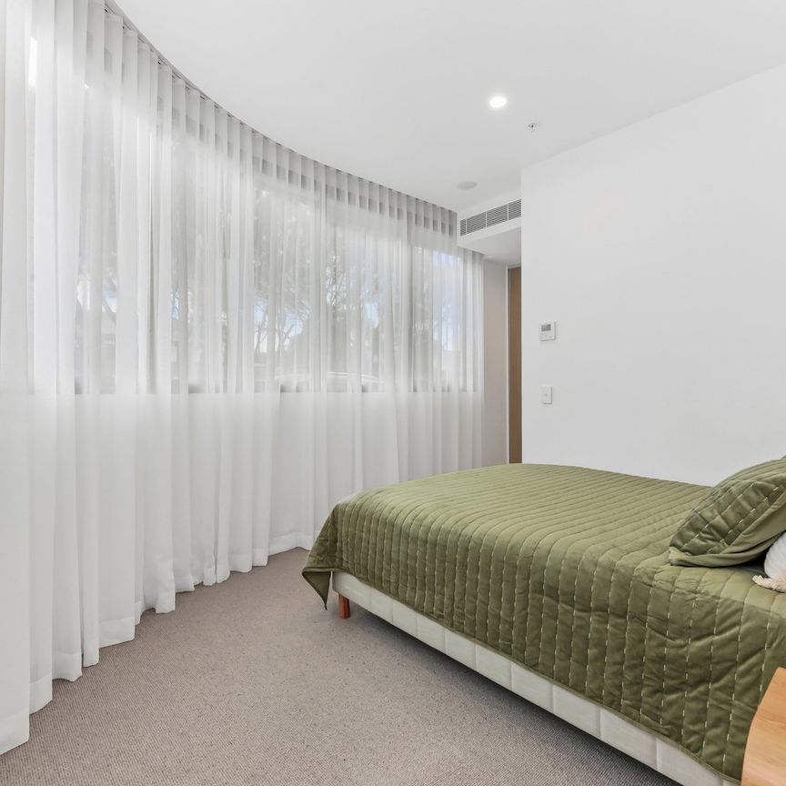Premium Two-Bedroom Luxury Apartment close to all Amenities - Photo 1