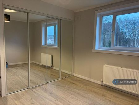 3 bedroom flat to rent - Photo 4