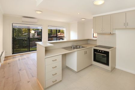 RESORT-STYLE LIVING IN SOUGHT-AFTER FAIRFIELD VIEWS. - Photo 5