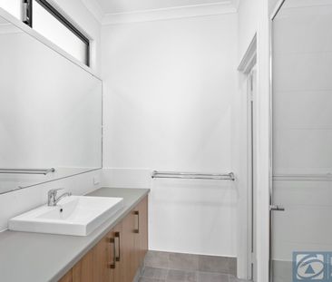 Home in amazing location HOME OPEN WEDNESDAY APRIL AT 9.30AM SHARP! - Photo 6