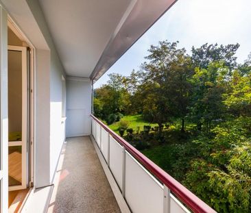 Willkommen Zuhause! Geräumige 4-Zimmer-Wohnung mit großem Südbalkon! - Photo 1