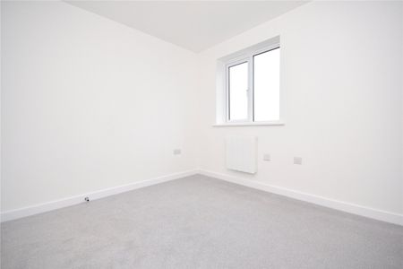 1, Howley Avenue, Churwell, Leeds, LS27 7FW - Photo 3