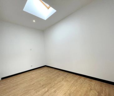 Location Appartement 5 pièces 84m² LE MAY SUR EVRE 49122 - Photo 5