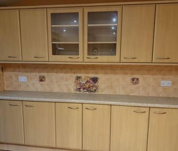 4 bedroom semi-detached house to rent - Photo 3