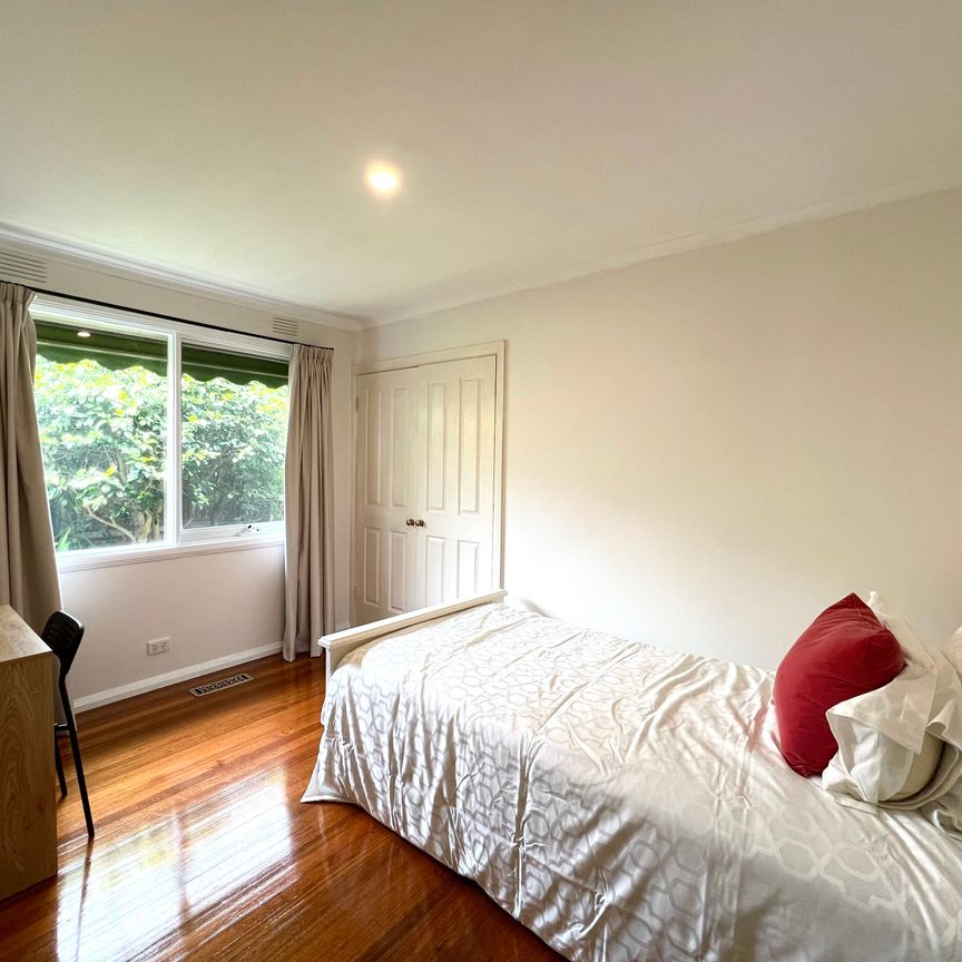 Blackburn North - Photo 1