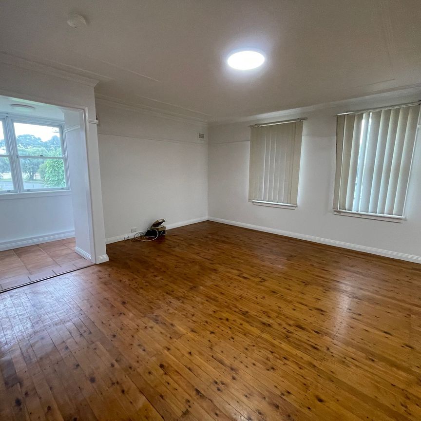 Comfortable Family Living - Freshly painted - Photo 1