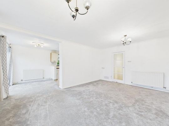 3 bedroom detached bungalow to rent - Photo 1