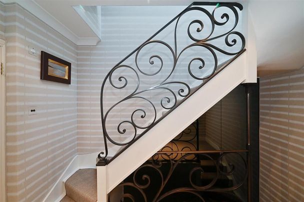 3 bedroom mews to rent - Photo 1