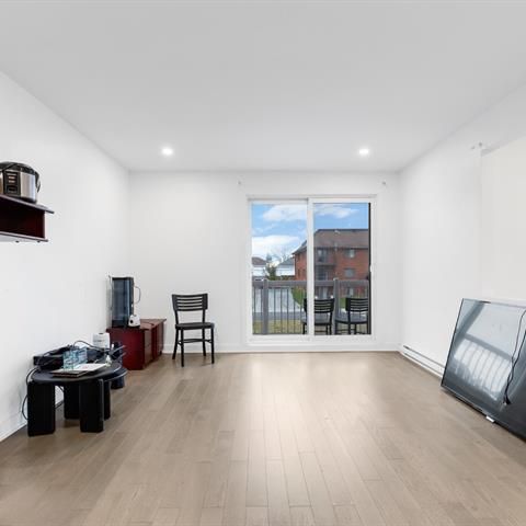 155 Boul. Samson - Photo 1