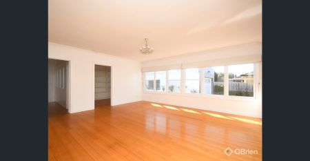 Large Family home in a prime location - Photo 3