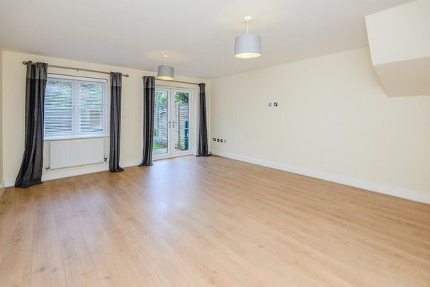 4 bedroom terraced house to rent - Photo 1