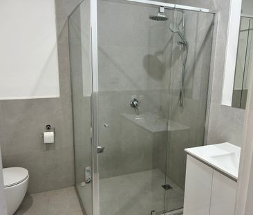 Three bedroom home in the heart of Sunshine - Photo 5