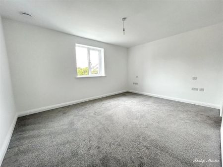 4 bedroom detached house to rent - Photo 2