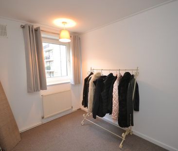 3 bed Flat for Rent - Photo 3