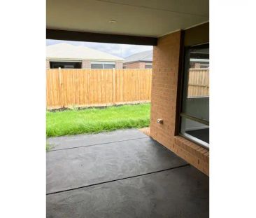 “4 BEDROOM HOME WITH 2 LIVING SPACES!” - Photo 6