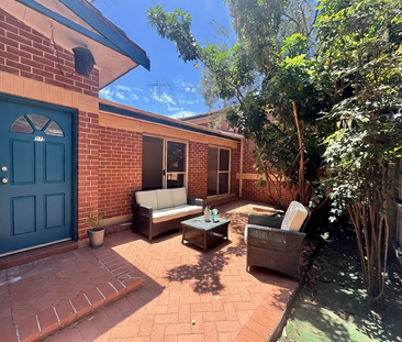 Spacious 3-Bedroom Townhouse in the Heart of Waverley! - Photo 5