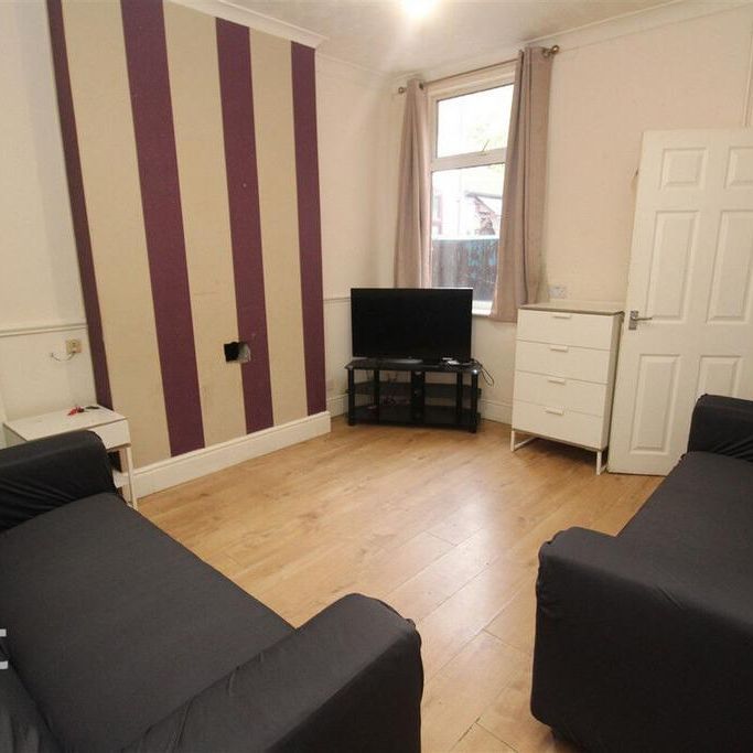 4 bedroom terraced house to rent - Photo 1