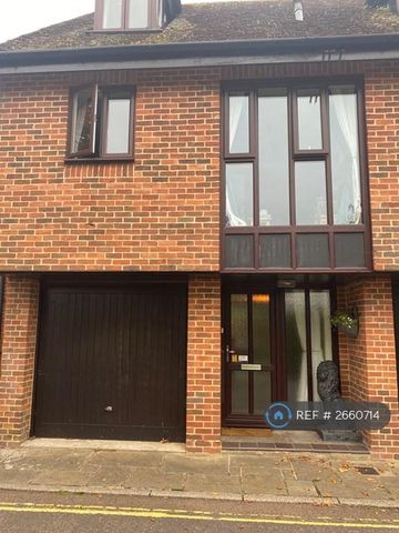 3 bedroom semi-detached house to rent - Photo 2