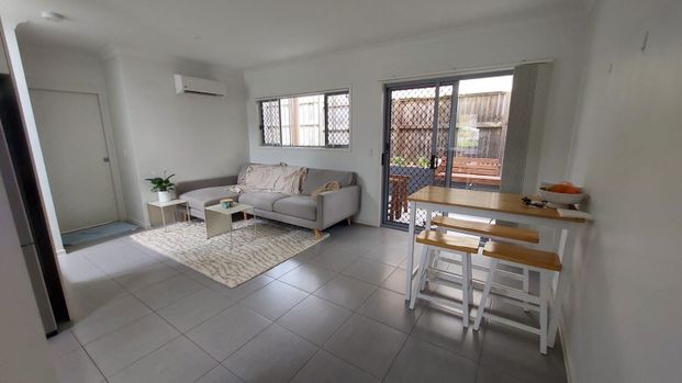 Helensvale - Photo 1