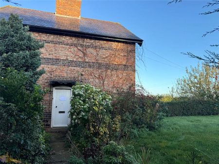 1 Cumbers Bank Cottage is a charming two bedroom semi-detached cottage located just outside the village of Hanmer. - Photo 2