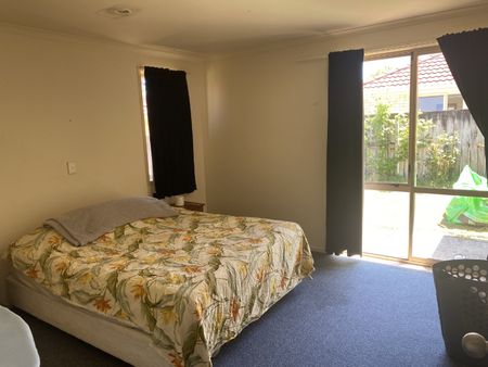 Welcome to 6 Grevillea Place, a tidy and comfortable home located in a quiet cul-de-sac in Hamilton. - Photo 4