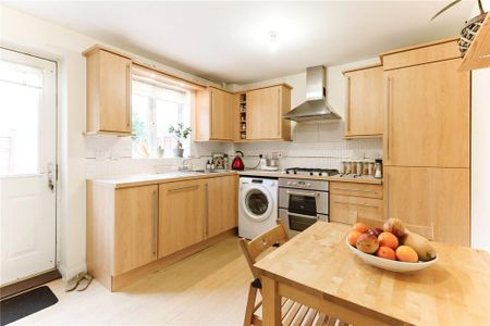 4 bedroom semi-detached house to rent - Photo 2