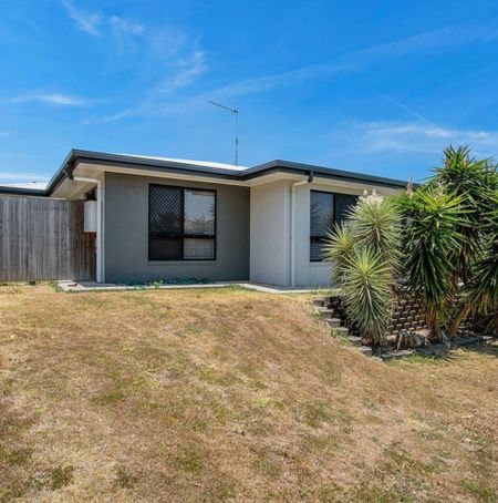 For Lease: Stunning Family Home in Beaconsfield - Photo 5