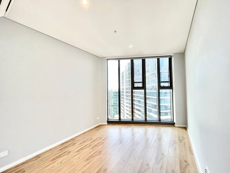 Luxury apartment with exceptional water & city views - Photo 2