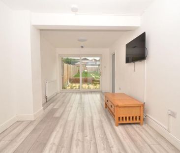 4 bedroom semi-detached house to rent - Photo 5