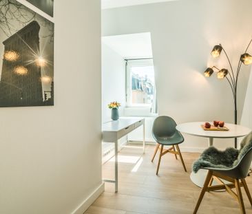 City-Residence: Neu möbliertes Design-Apartment mit exzellenter Aus... - Photo 1