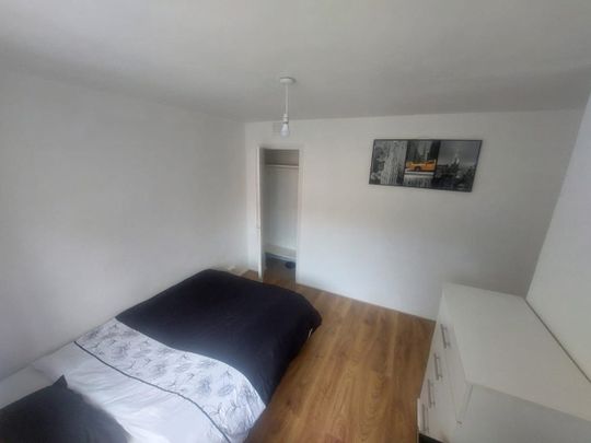 Room in a Shared House, Longbridge Way, SE13 - Photo 1
