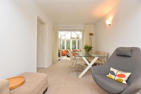 3 bedroom semi-detached house to rent - Photo 3