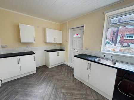 2 bedroom terraced house to rent - Photo 2
