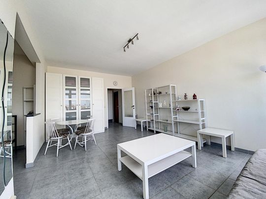 À Ixelles, grand studio de 55m2 en location 750 € par mois - Photo 1