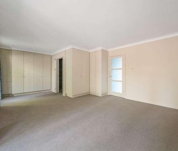 Beech Lane, Guildford, Surrey, GU2 - Photo 4