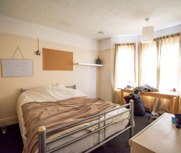 6 bedroom detached house to rent - Photo 4