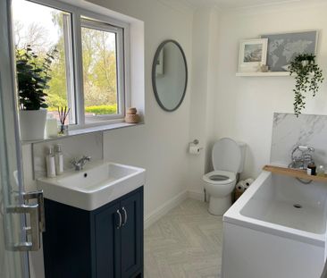 4 bed Semi-Detached - To Let - Photo 6