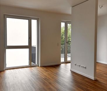 Praktische 4-Zimmer-Wohnung mit Einbauküche und Balkon (12.03.01) - Photo 1