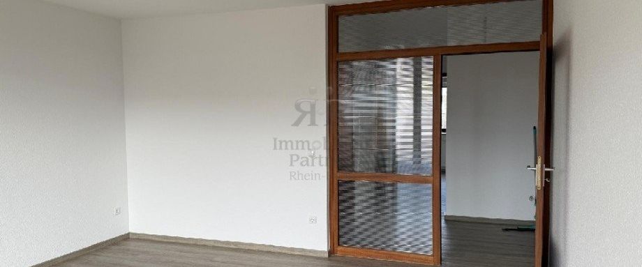 Eine schöne renovierte 4-Zimmerwohnung mit Balkon und KFZ-Stellplatz. - Photo 1