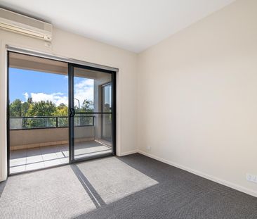 Greenway with park views - Photo 3