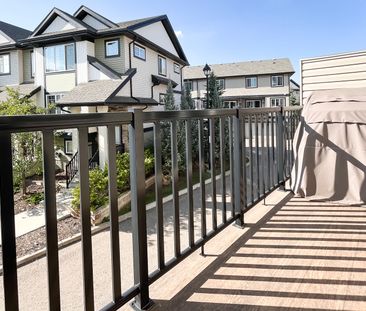 Furnished 2 Bedroom Townhome In Callaghan Landing – Move In Ready. - Photo 1