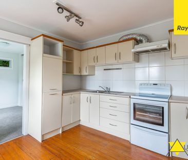 Two Bedroom, One Bathroom in Titirangi! Lawns and Gardens Included! - Photo 4