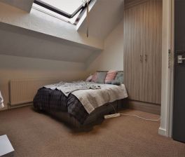 8 bedroom House in & Meadow View, Leeds - Photo 2