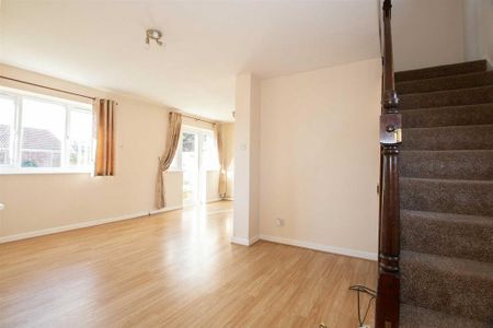 3 bedroom semi-detached house to rent - Photo 5