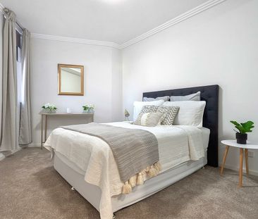 3 Bedroom Apartment - Photo 2