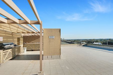 Fabulous One Bedroom with a Sunny North Aspect & Views - Photo 2