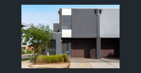 Modern & spacious townhouse in a prime city location. - Photo 2