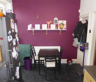 2 bedroom end of terrace house to rent - Photo 3