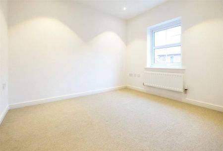 3 bedroom end of terrace house to rent - Photo 3